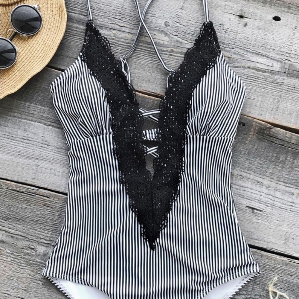Stunning black and white one piece swimsuit sexy